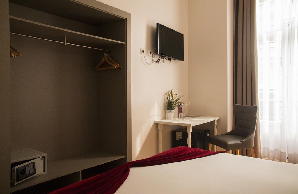 Arsenal Apartahotel